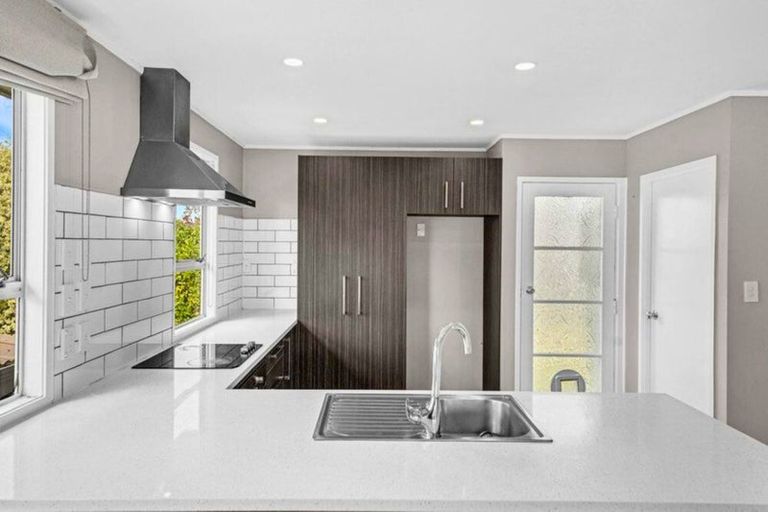 Photo of property in 17 Landow Place, Henderson, Auckland, 0612