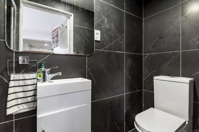 Photo of property in 1/11 Cassia Place, Sunnynook, Auckland, 0620