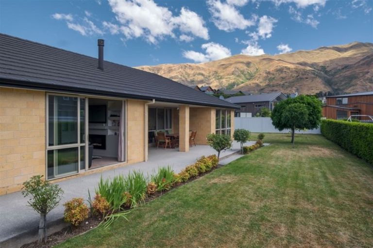 Photo of property in 9 Stonebrook Drive, Wanaka, 9305