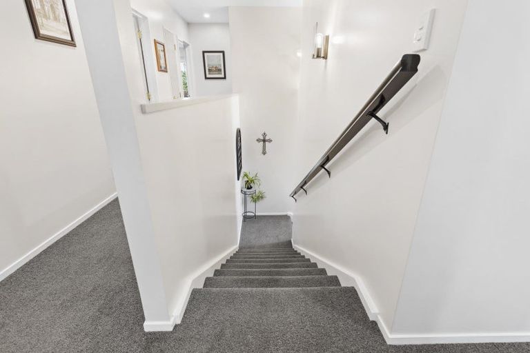 Photo of property in 11 Ruapehu Drive, Fitzherbert, Palmerston North, 4410