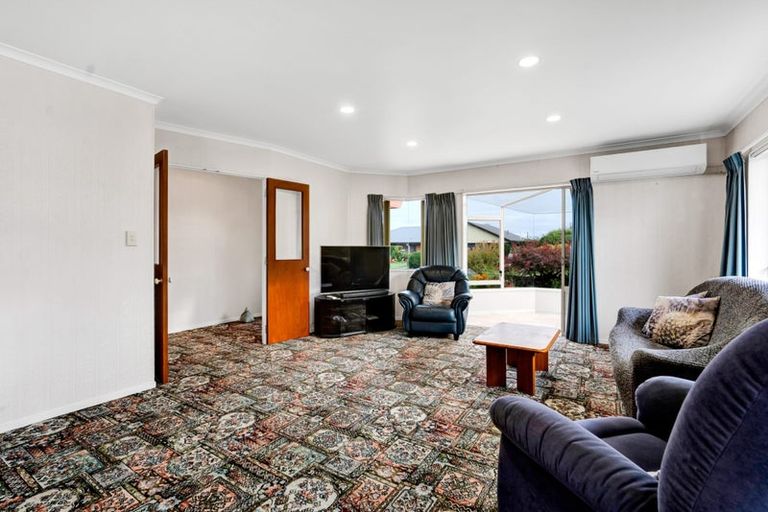 Photo of property in 1/9 Waiwera Place, Merrilands, New Plymouth, 4312