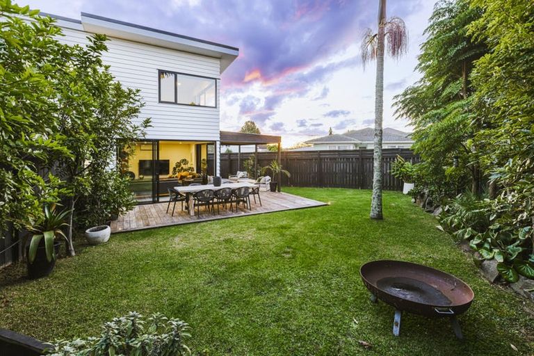 Photo of property in 15c Helga Crescent, Te Atatu Peninsula, Auckland, 0610