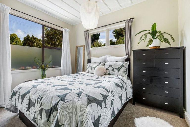 Photo of property in 218 Woodlands Park Road, Titirangi, Auckland, 0604