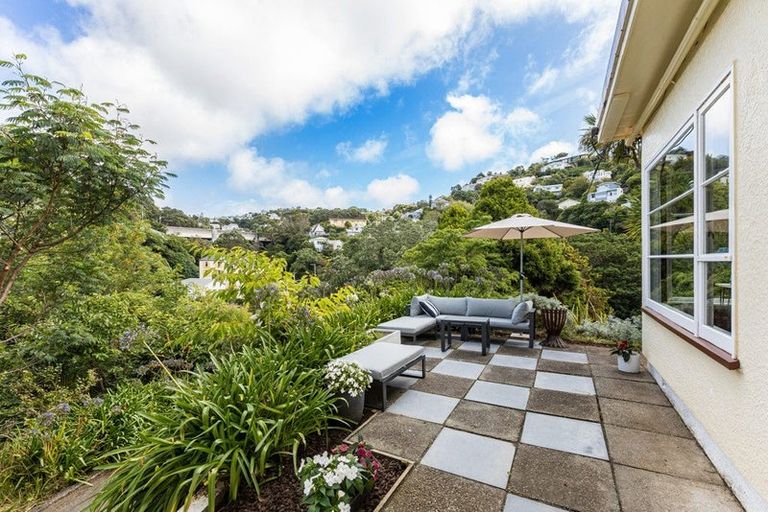 Photo of property in 2 The Rigi, Northland, Wellington, 6012