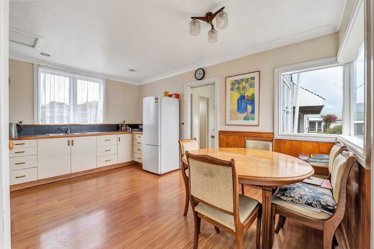 Photo of property in 10 Norman Street, Lower Vogeltown, New Plymouth, 4310