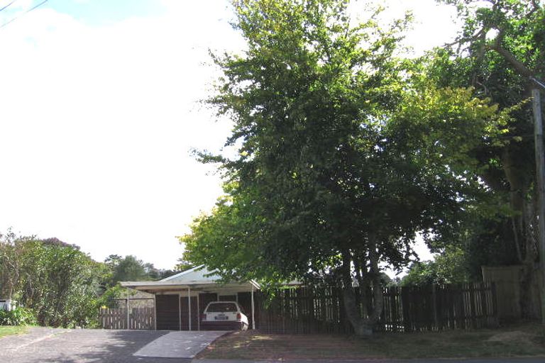 Photo of property in 1/98 Verbena Road, Birkdale, Auckland, 0626