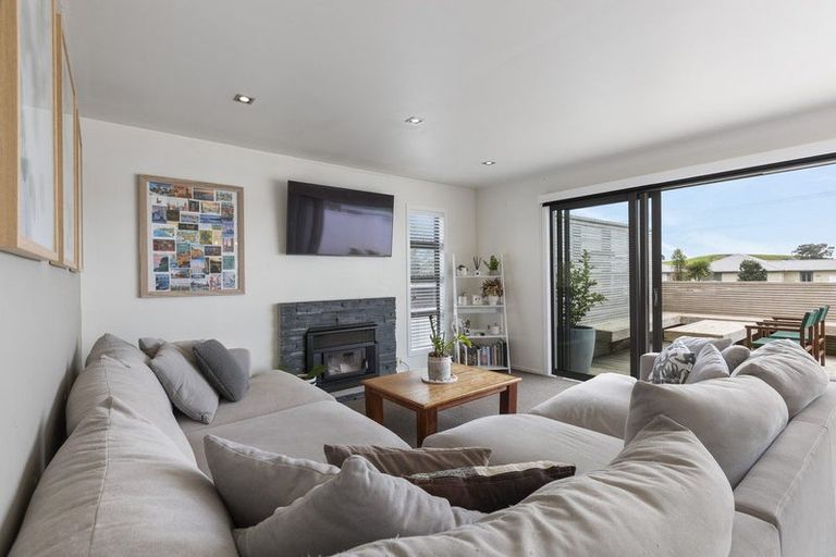 Photo of property in 77 Pohutukawa Place, Bell Block, New Plymouth, 4312