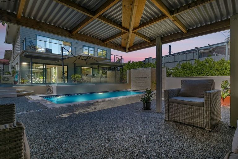 Photo of property in 12 Dowling Grove, Silverstream, Upper Hutt, 5019