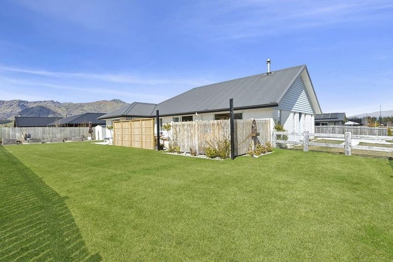 Photo of property in 12 Sentinel Drive, Lake Hawea, 9382