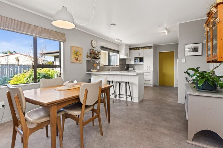 Photo of property in 21 Townshend Crescent, Greenmeadows, Napier, 4112