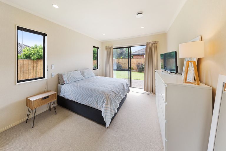 Photo of property in 33 Croftview Road, Wattle Downs, Auckland, 2103