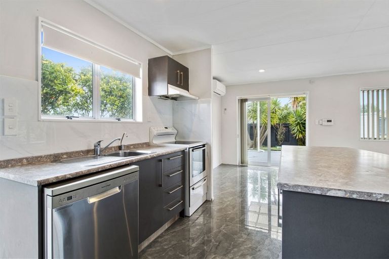 Photo of property in 17 Hindmarsh Street, Henderson, Auckland, 0612