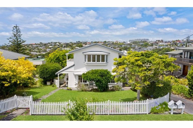 Photo of property in 1/14 Kiteroa Terrace, Rothesay Bay, Auckland, 0630