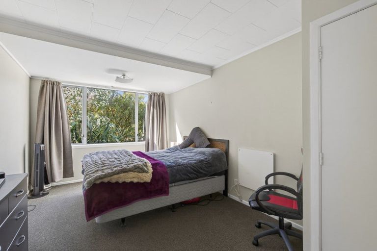 Photo of property in 8a Waterloo Place, Westown, New Plymouth, 4310