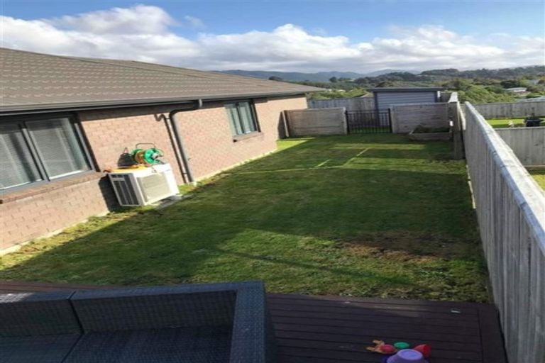 Photo of property in 76 Sunstone Crescent, Timberlea, Upper Hutt, 5018