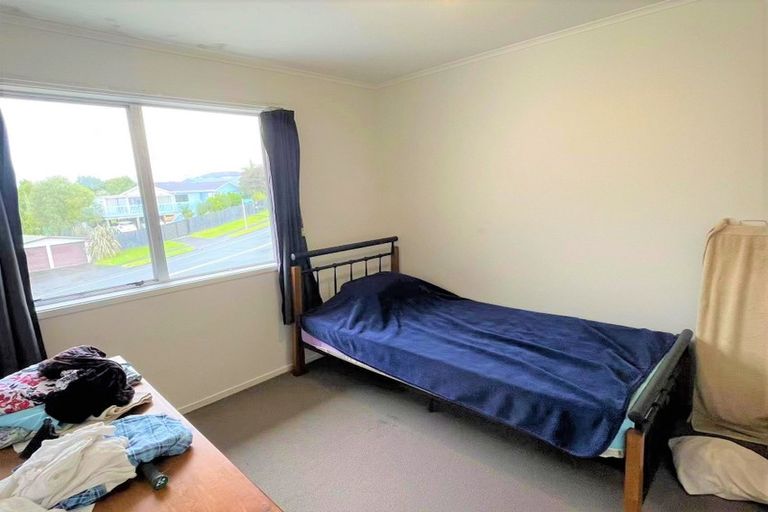 Photo of property in 90 Oreil Avenue, West Harbour, Auckland, 0618