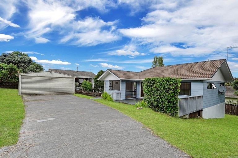 Photo of property in 26 Lambrown Drive, Totara Vale, Auckland, 0629