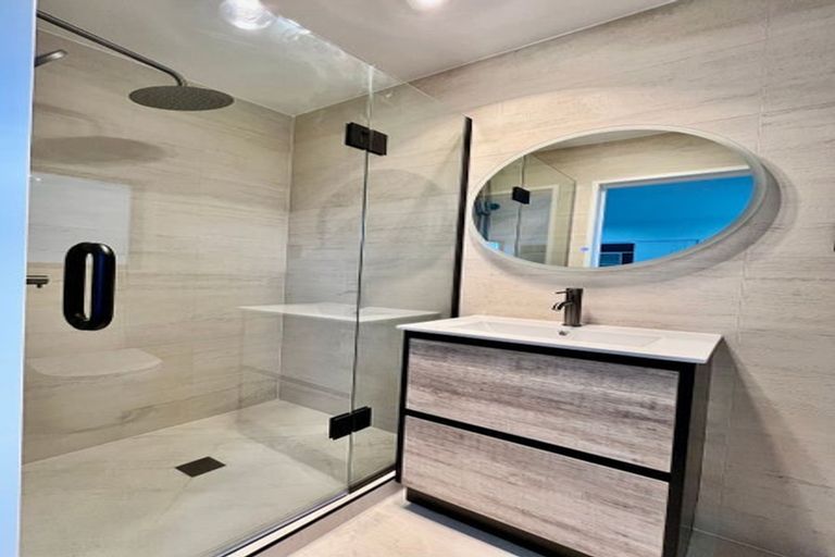 Photo of property in 8e Woburn Street, Mangere East, Auckland, 2024