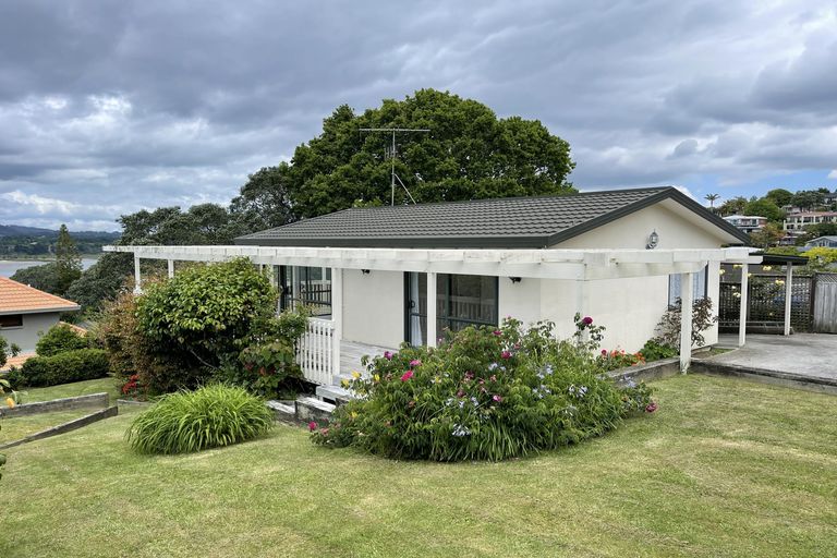 Photo of property in 107 Pah Road, Cockle Bay, Auckland, 2014