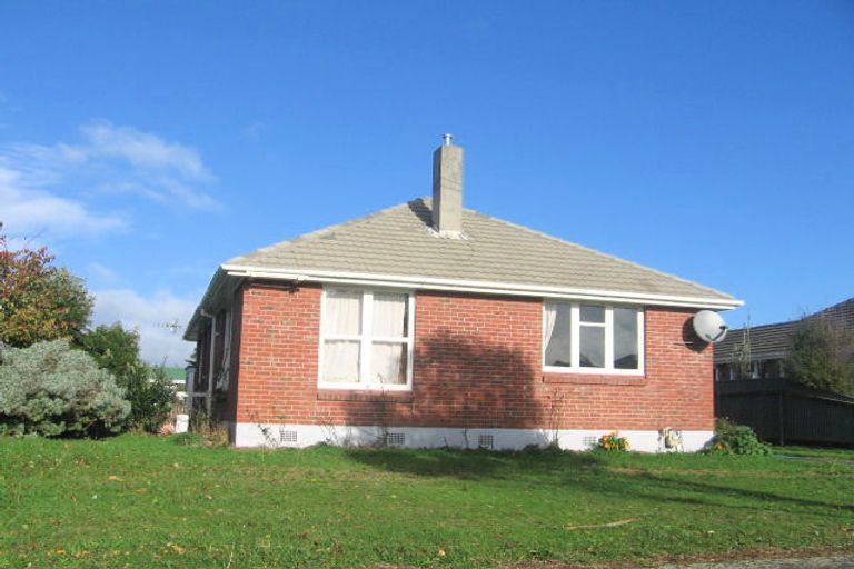 Photo of property in 4 Montrose Place, Takaro, Palmerston North, 4412