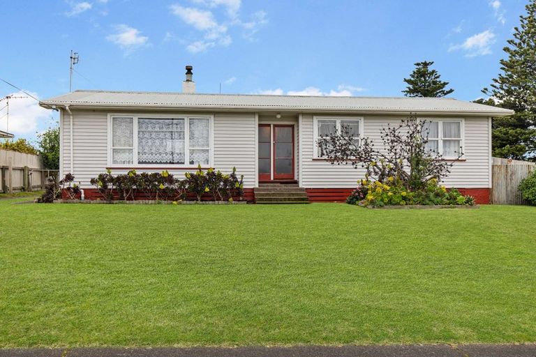 Photo of property in 4 Omori Place, Castlecliff, Whanganui, 4501