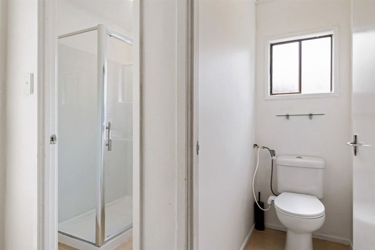 Photo of property in 1/4 Braund Place, Glenfield, Auckland, 0629