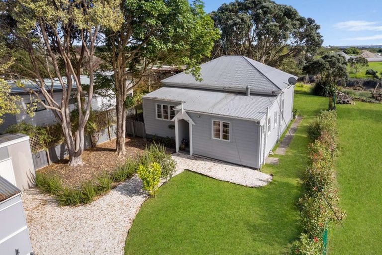 Photo of property in 11 Green Lane, Helensville, 0800