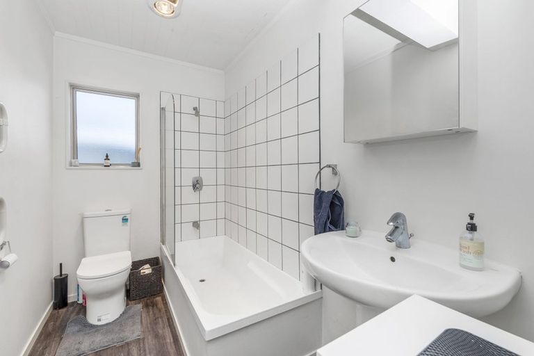 Photo of property in 1042a Great North Road, Point Chevalier, Auckland, 1022
