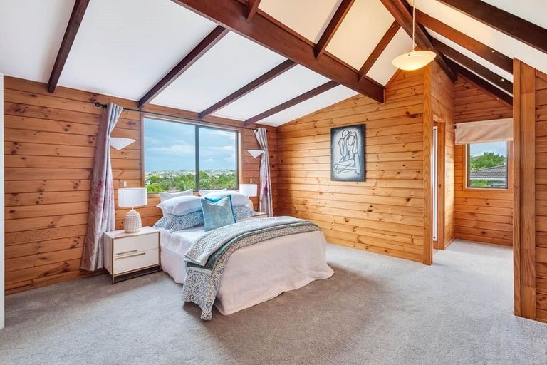 Photo of property in 1/21 Chablis Place, Henderson, Auckland, 0612