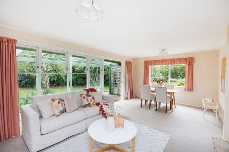 Photo of property in 6 Eton Place, Terrace End, Palmerston North, 4410