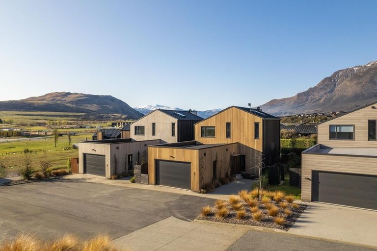 Photo of property in 4 Soudley Court, Jacks Point, Queenstown, 9371