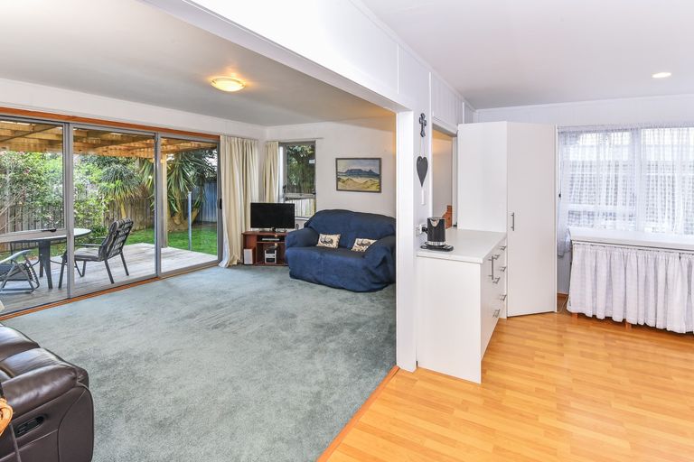 Photo of property in 6 Primrose Place, Manurewa, Auckland, 2102