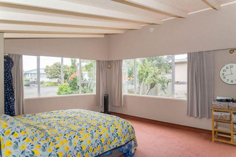 Photo of property in 8 Chamberlain Street, Dannevirke, 4930