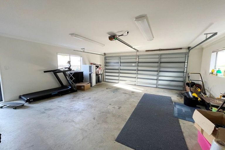 Photo of property in 6 Mcwhirters Farm Lane, Massey, Auckland, 0614