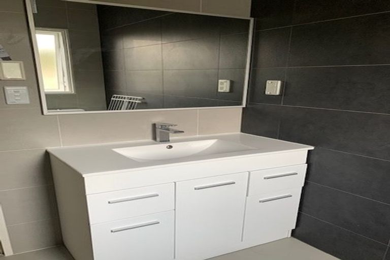 Photo of property in 73 Tamahere Drive, Glenfield, Auckland, 0629