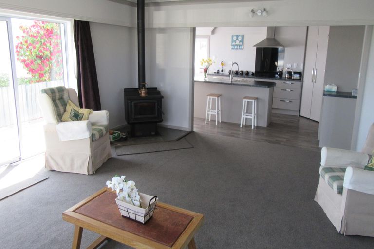 Photo of property in 30 Timaru Road, Waimate, 7924