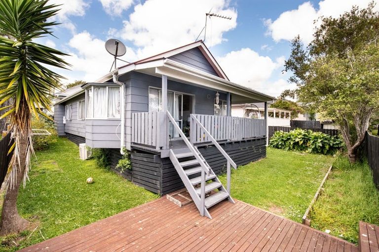Photo of property in 2/137 Titirangi Road, New Lynn, Auckland, 0600