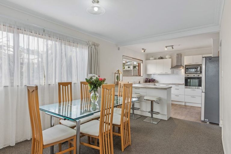 Photo of property in 2/12 Surville Place, Mairangi Bay, Auckland, 0630