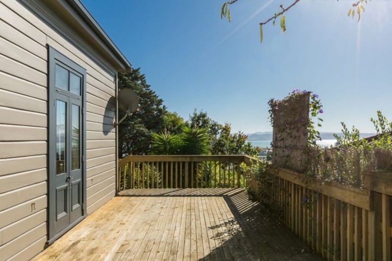 Photo of property in 129 Chaucer Road, Hospital Hill, Napier, 4110