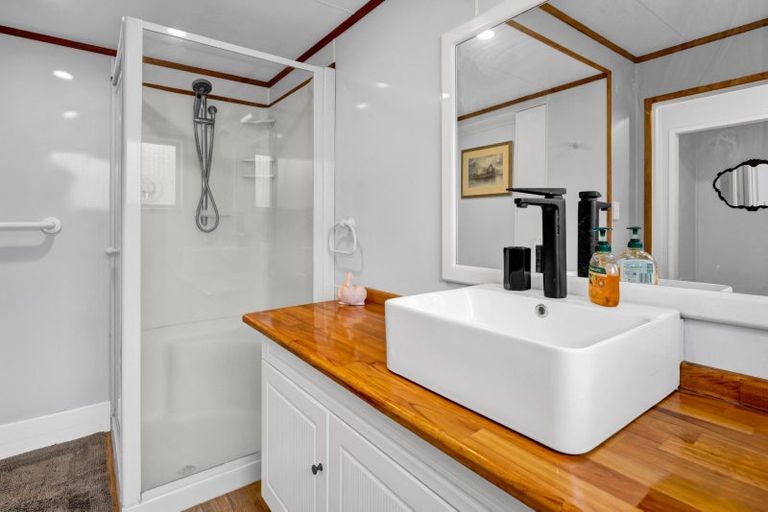 Photo of property in 11 Dieffenbach Street, Opunake, 4616