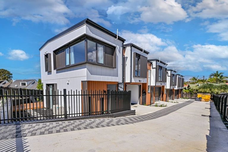 Photo of property in 89b Whitford Road, Botany Downs, 2014