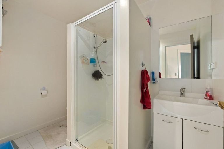 Photo of property in 6 Wynyard Crescent, Fernhill, Queenstown, 9300