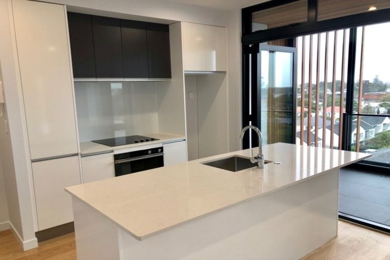 Photo of property in Frank Sargeson Apts, 503/80 Anzac Street, Takapuna, Auckland, 0622