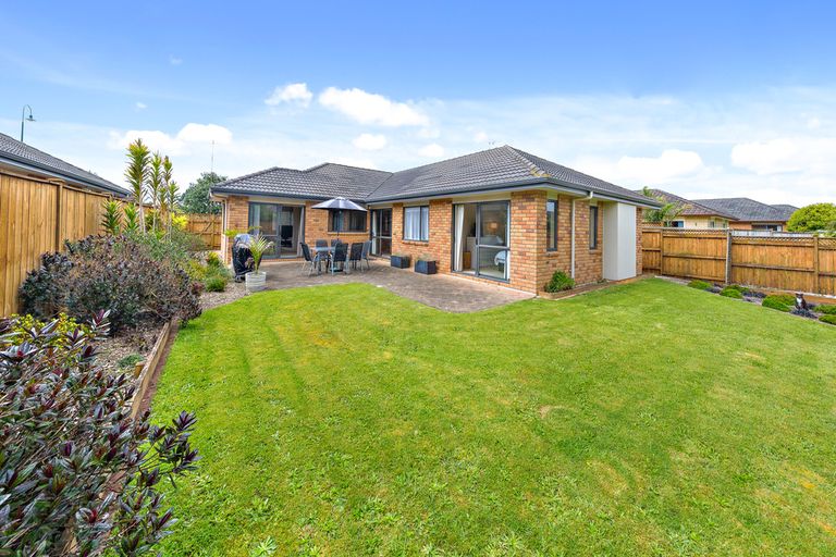 Photo of property in 33 Croftview Road, Wattle Downs, Auckland, 2103