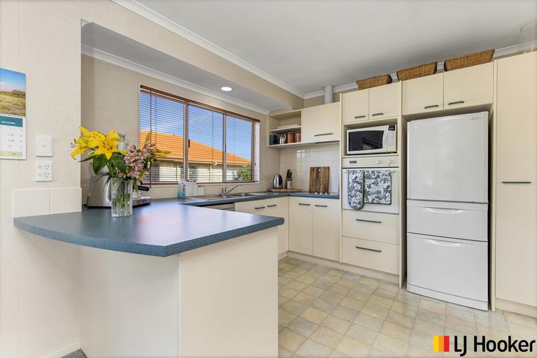 Photo of property in 14 Sandwick Drive, Weymouth, Auckland, 2103
