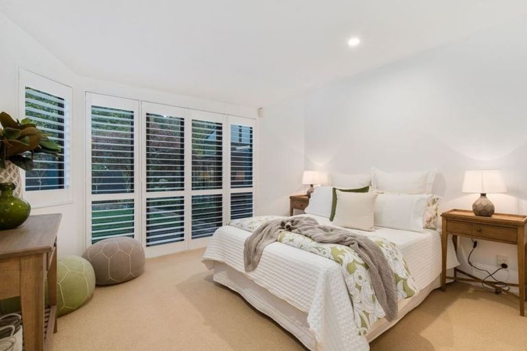 Photo of property in 7/8 Tobago Place, Sunnynook, Auckland, 0620
