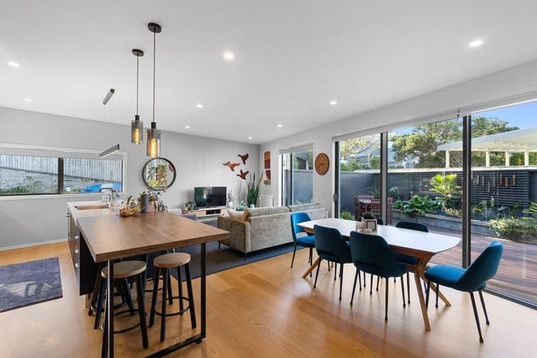 Photo of property in 3 Salmont Place, Kelburn, Wellington, 6012