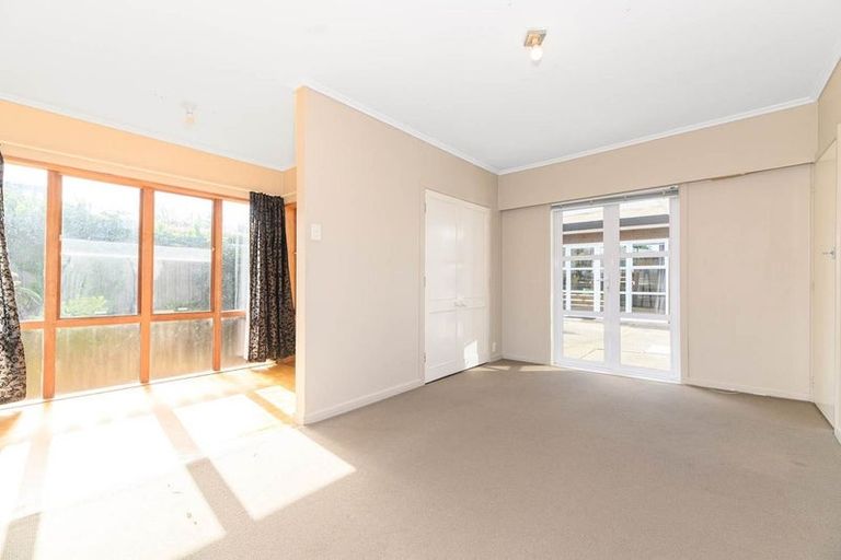 Photo of property in 57 Forrest Hill Road, Milford, Auckland, 0620