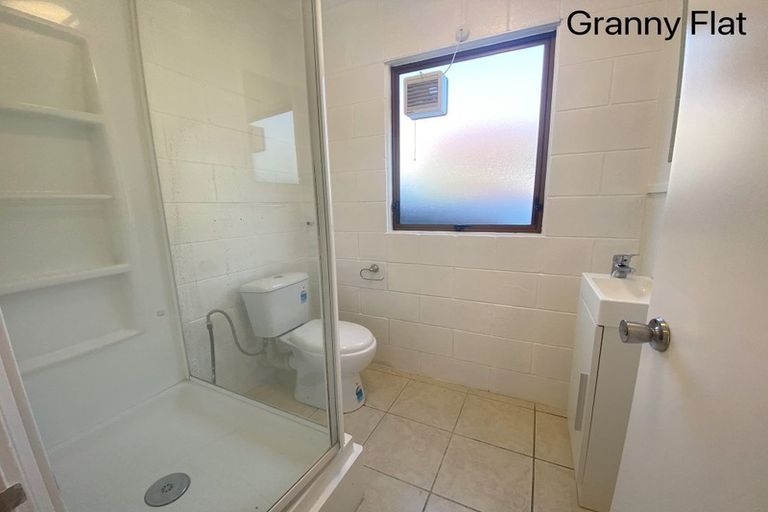 Photo of property in 237 Te Atatu Road, Te Atatu South, Auckland, 0610