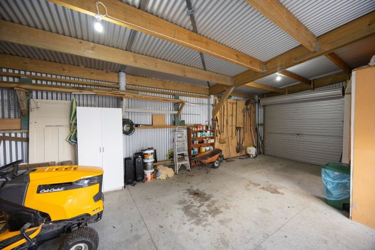 Photo of property in 658 Roberts Line, Kelvin Grove, Palmerston North, 4470